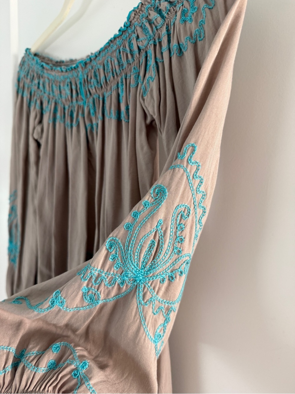 Poupette St. Barth Embroidered Off Shoulder Blouse Boho Beachy Resort Gray M - Picture 5 of 10